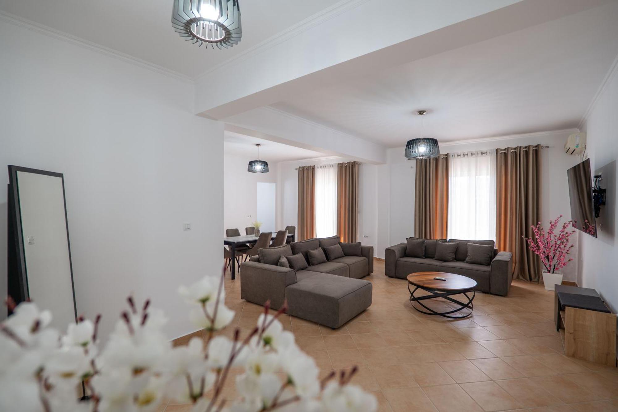 סרנדה Hoteleks Inn & Suites מראה חיצוני תמונה