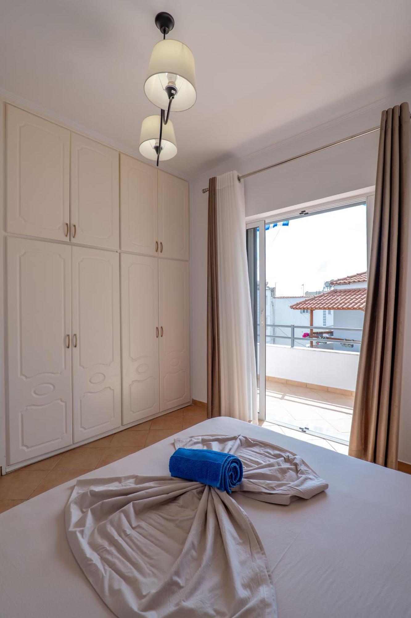 סרנדה Hoteleks Inn & Suites מראה חיצוני תמונה